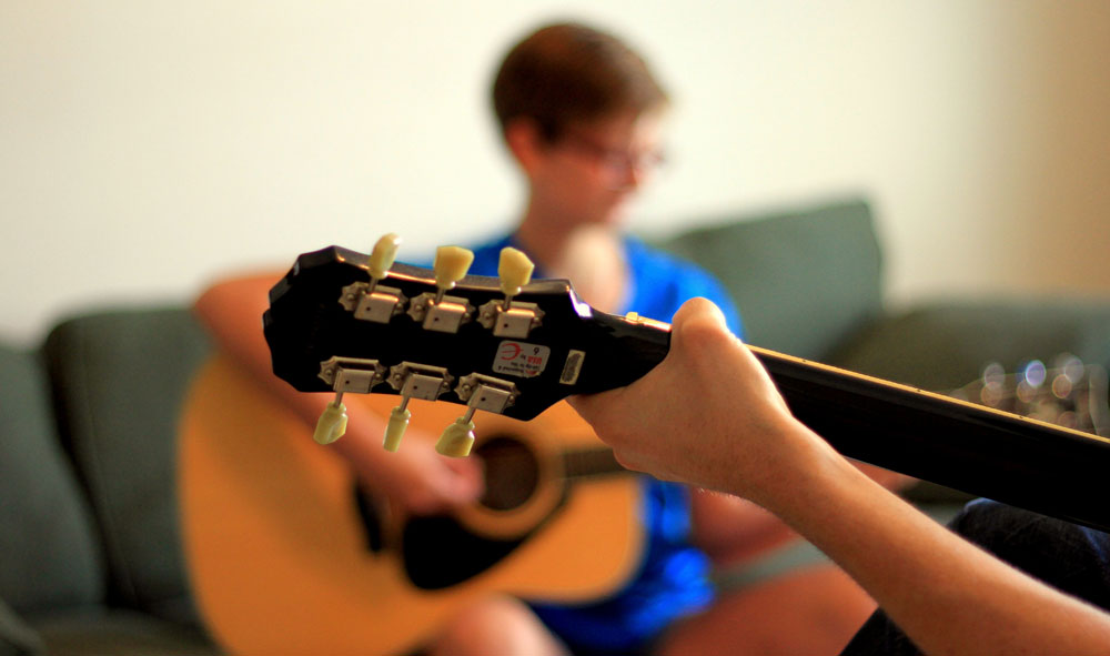 Guitar Lessons Learn to Play Guitar Music By Ross